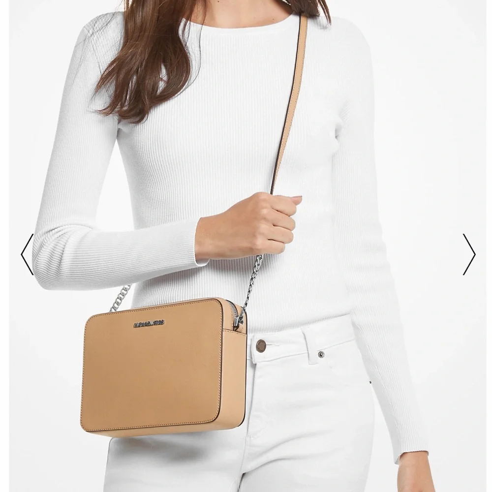 Michael Kors Jet Set Item Large East West Zip Crossbody Leather Camel
NWT - Picture 2 of 16